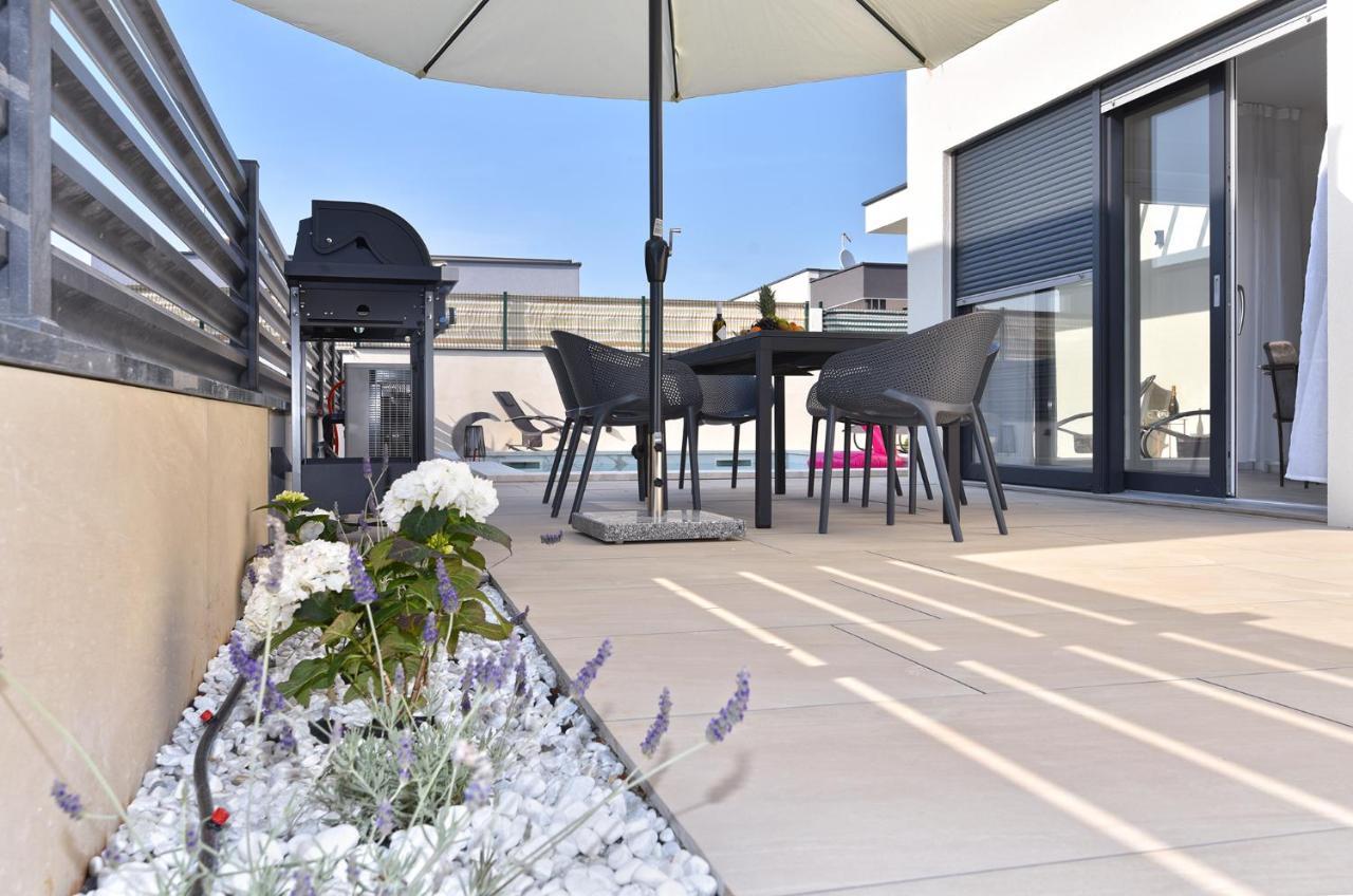 Villa Jlo1 Mit Beheizbarem Pool Peroj Exterior foto
