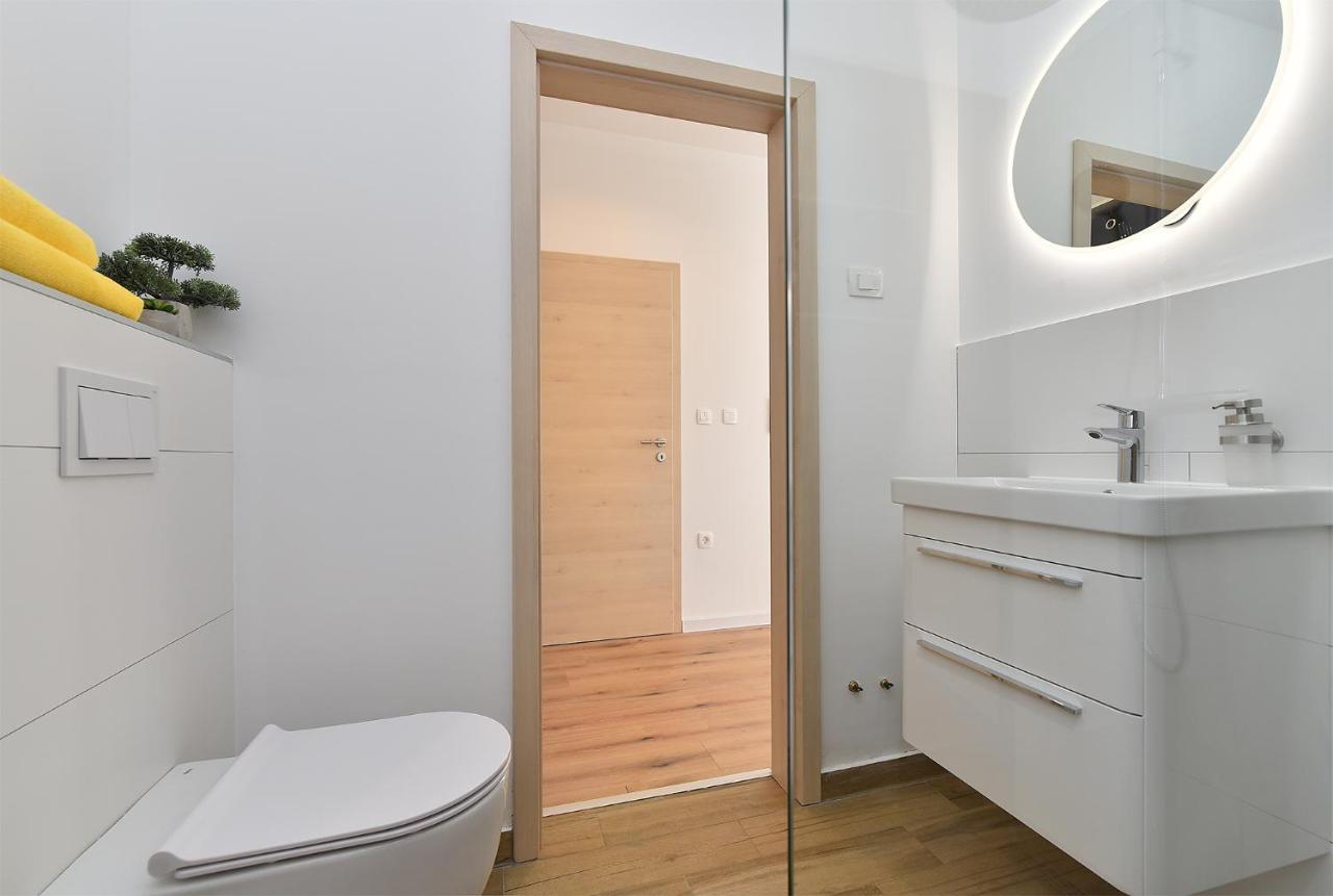 Villa Jlo1 Mit Beheizbarem Pool Peroj Exterior foto
